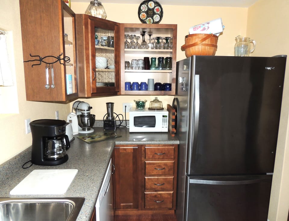 Kitchen / Amenities 