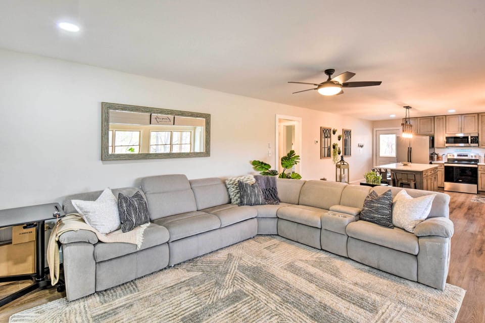 Living Room | Twin Sleeper Sofa | Smart TV | Free WiFi