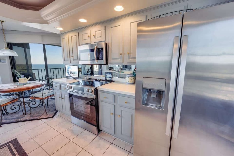 Large Kitchen Area