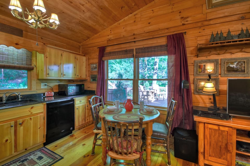  Graceful Light - Eat In Kitchen -  Mountain View Cabin Rental