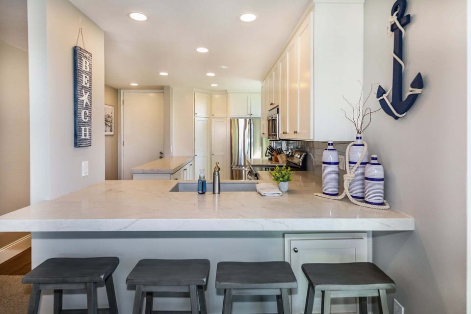 4 additional spots at the bar for younger guests or quick bites