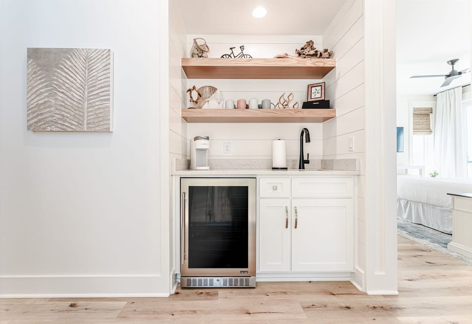 2nd Floor Hallway: 2 Kings with Deck Access and  Gulf View, 1 King Bay View, Wet Bar & Laundry