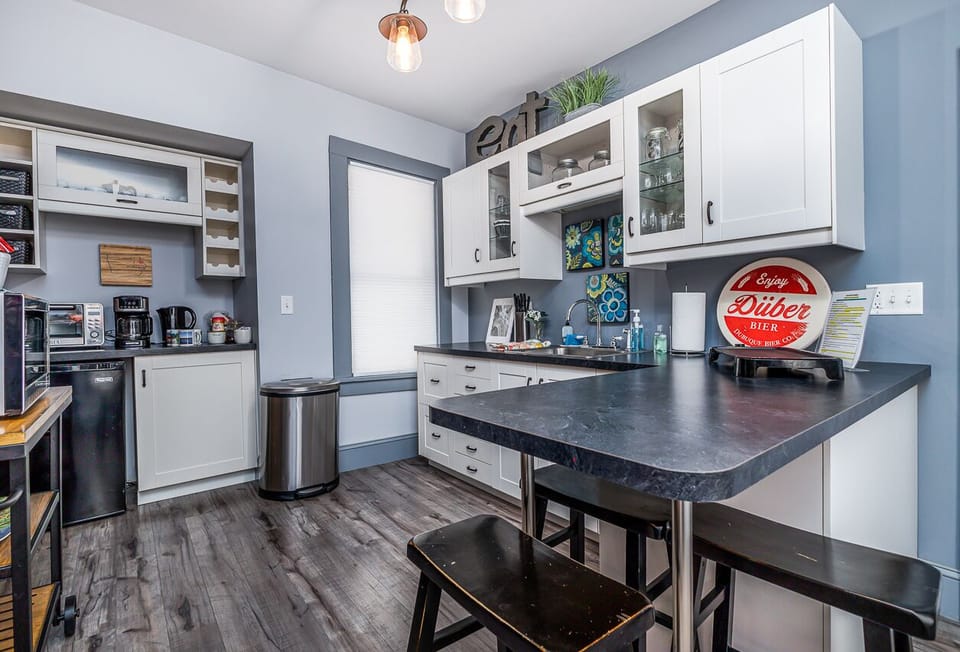 Spacious kitchenette. Seating for 3 at countertop.