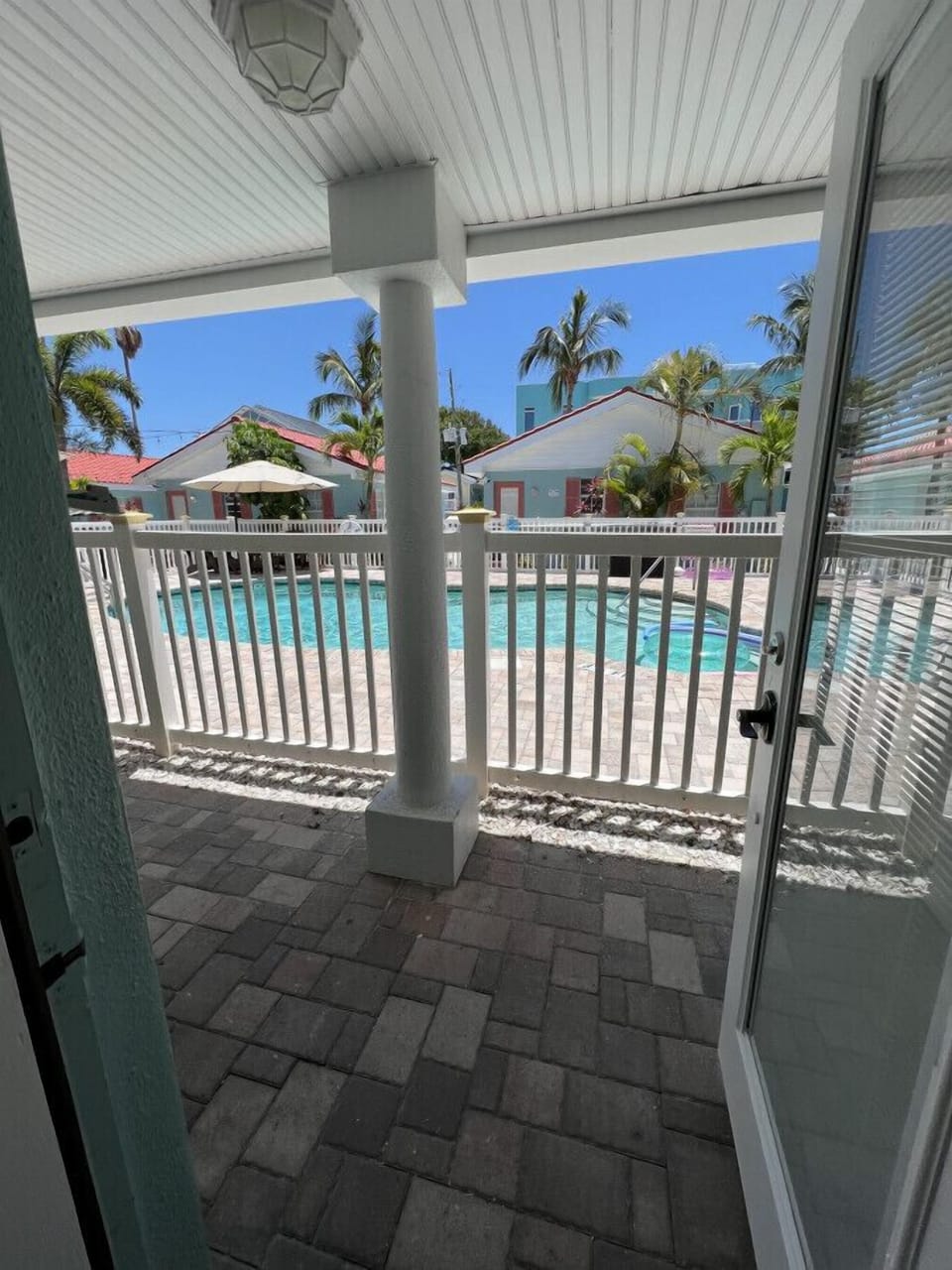 Studio w/ Pool view