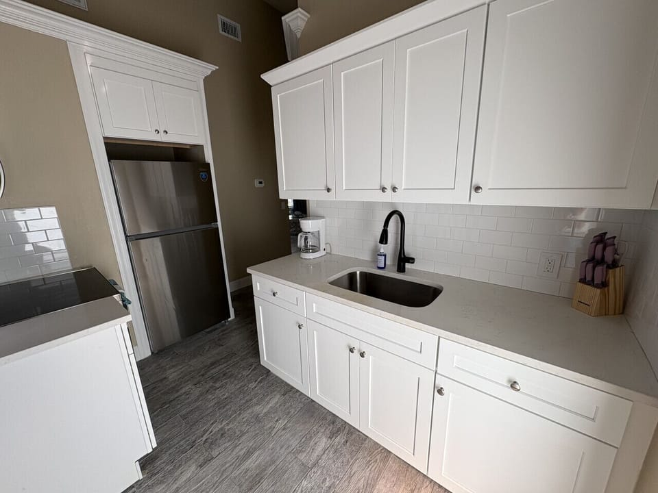 Full size kitchen w/ back door to courtyard