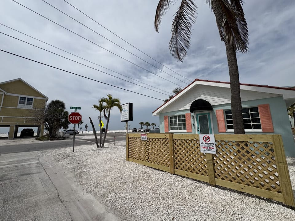 Beach Bungalow with 1 parking space