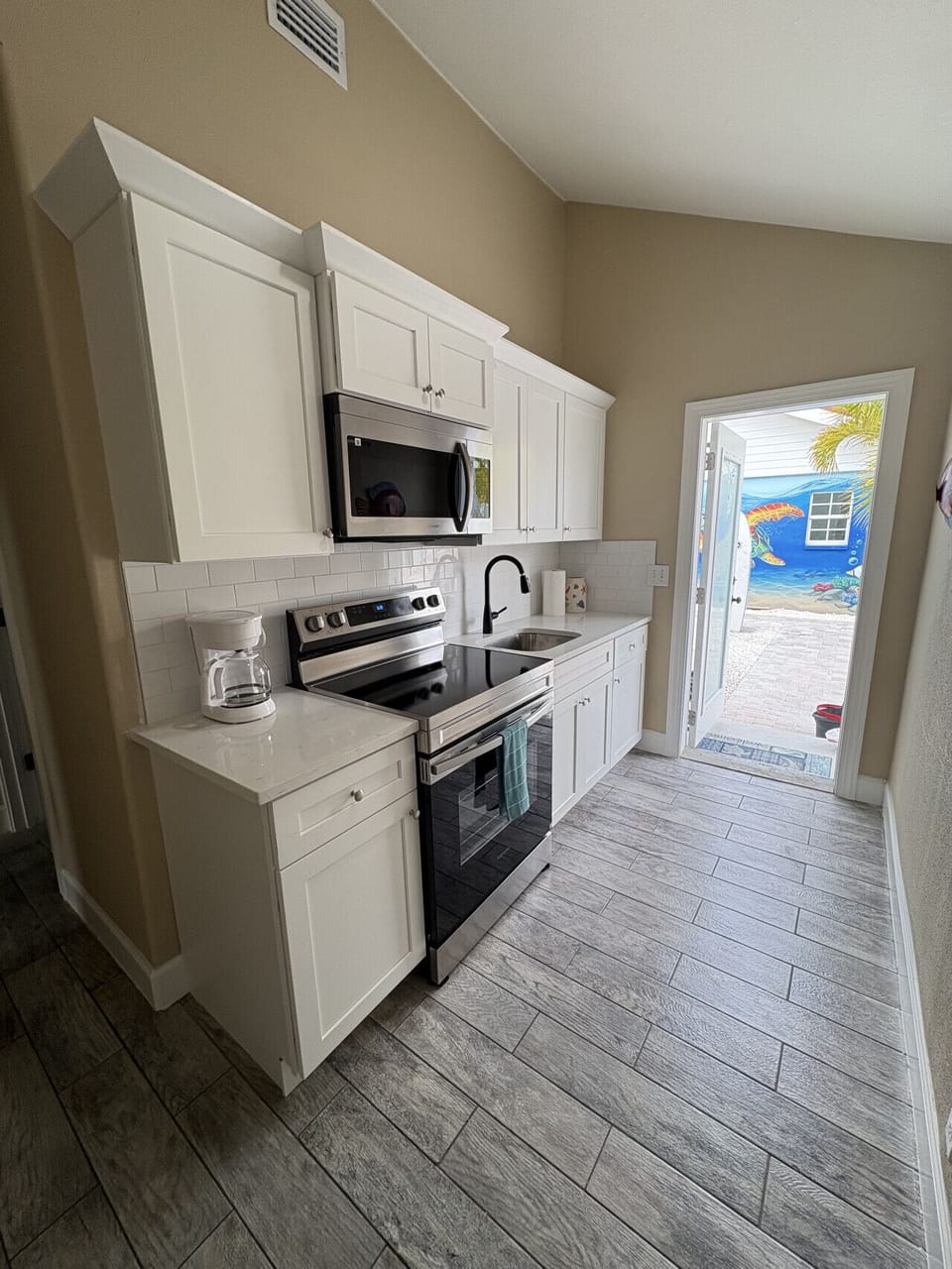 Full size kitchen