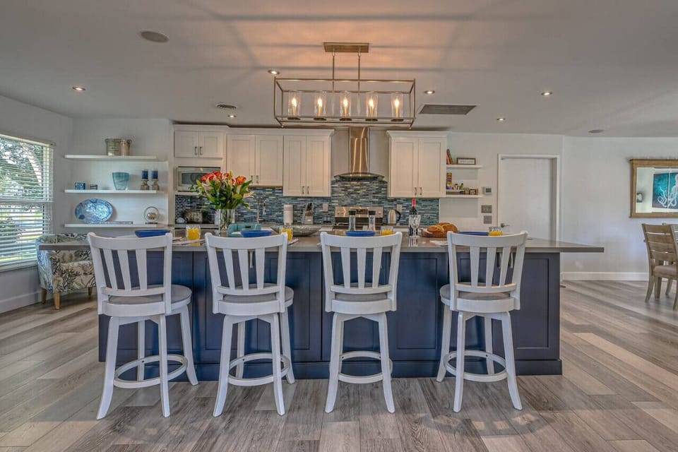 Breakfast Bar/seating 4