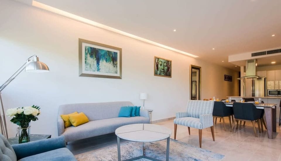 Your bright spot for chill hangouts and prepping for fun.

