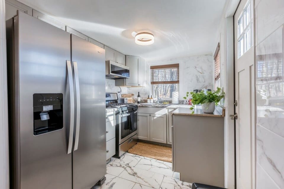 Modern Kitchen with Stainless Steel Appliances