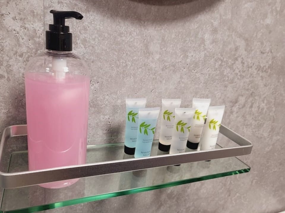 Bathroom amenities