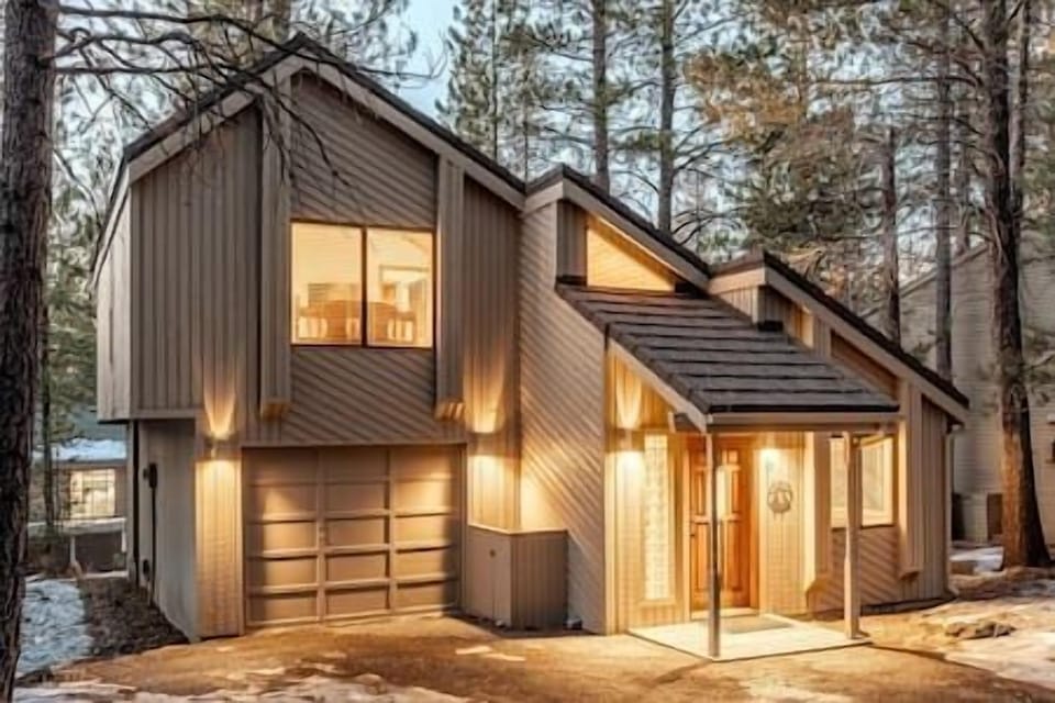 Street view of the Carefree Cabin