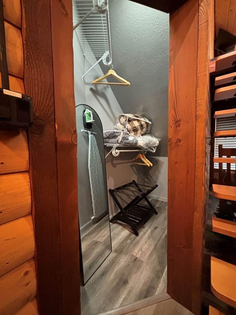Limestone Lodge Cozy Cabin Closet