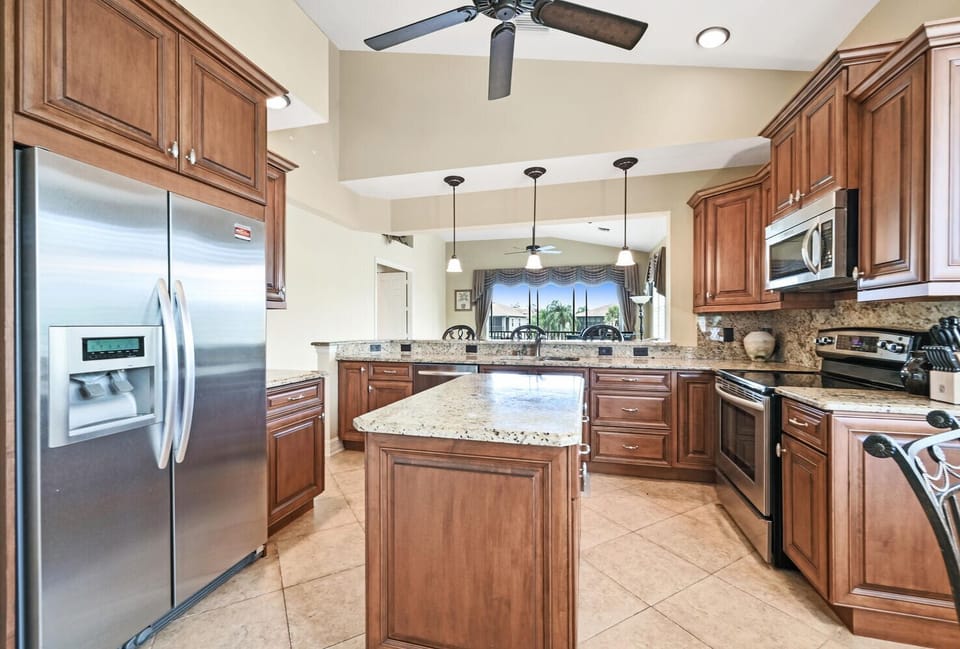 Kitchen with Breakfast Table
