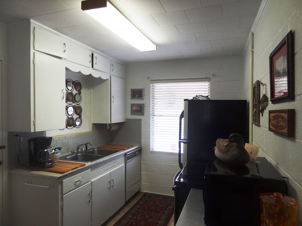 Indoors, Kitchen, Sink, Sink Faucet, Lamp