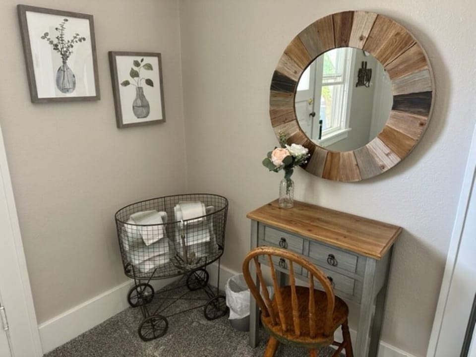 Queen Room Makeup area