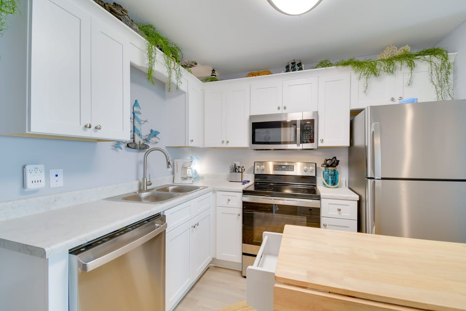 Kitchen | Smart TV in Each Bedroom | Access to Community Amenities