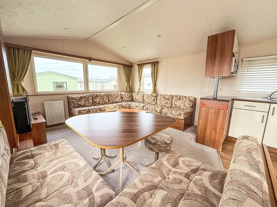 Prepare your favourite holiday meals while still being part of the UK family holiday fun in this convenient open plan caravan kitchen.