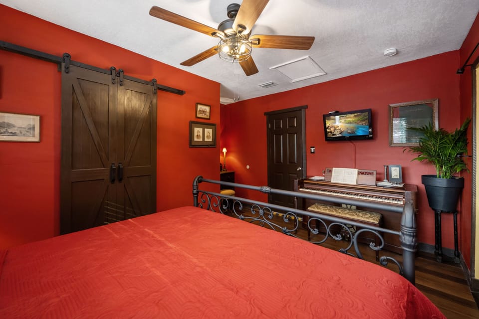 Boldly at warm earth tones will inspire tranquility and relaxation… And more ;)