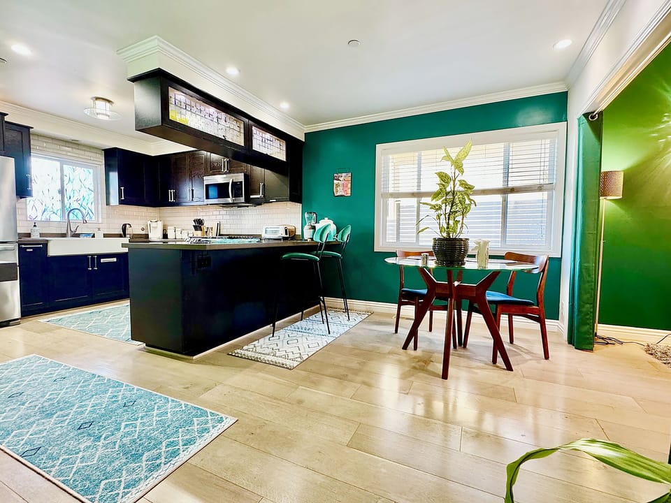 Kitchen + Breakfast Nook
