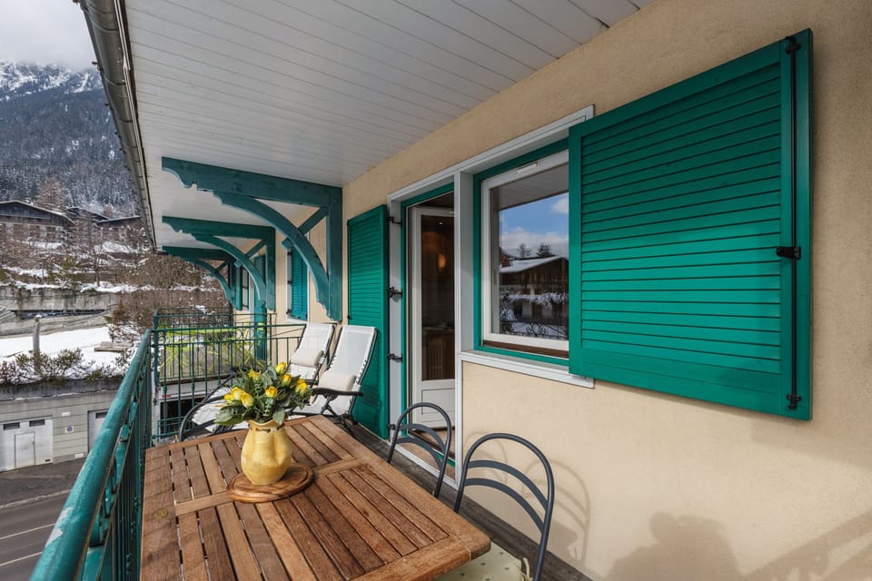 Table and chairs on the balcony