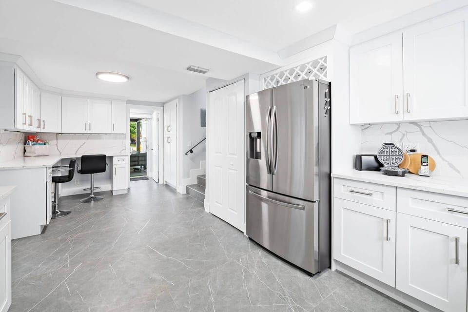 Fully Equipped Kitchen Brand New Appliances