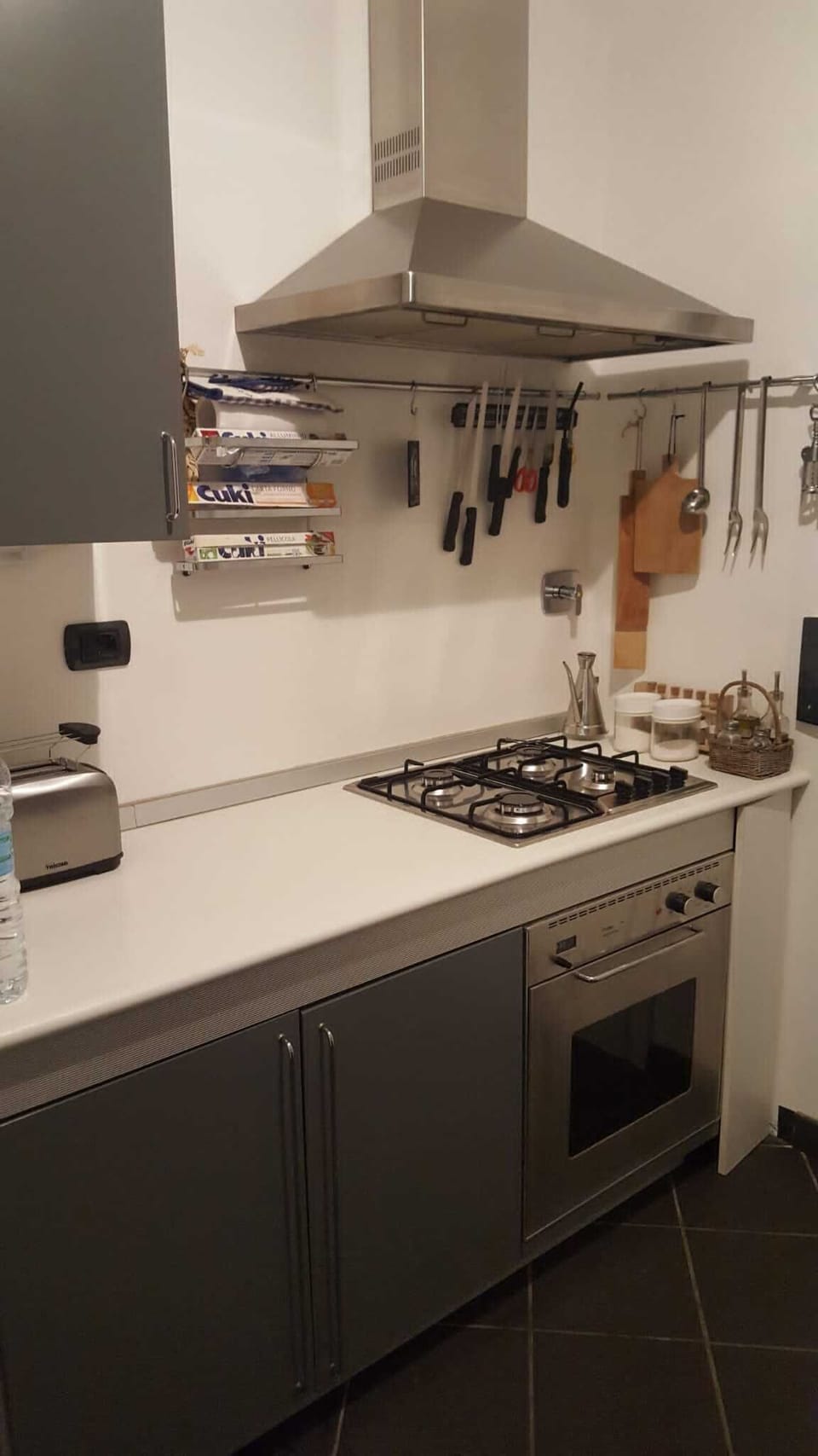CUCINA fornelli a gas lavastoviglie frigorifero forno elet. e micr lavatrice.

