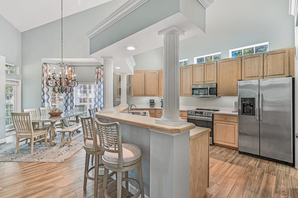 Kitchen & Breakfast Bar