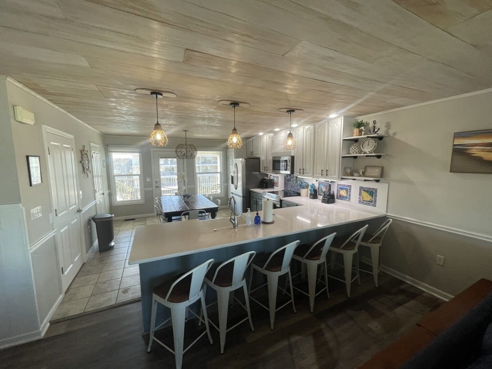 KITCHEN BAR SEATS 6
