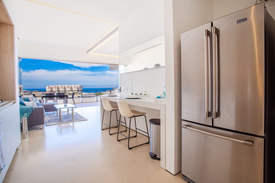 Kitchen bar with seating for 2