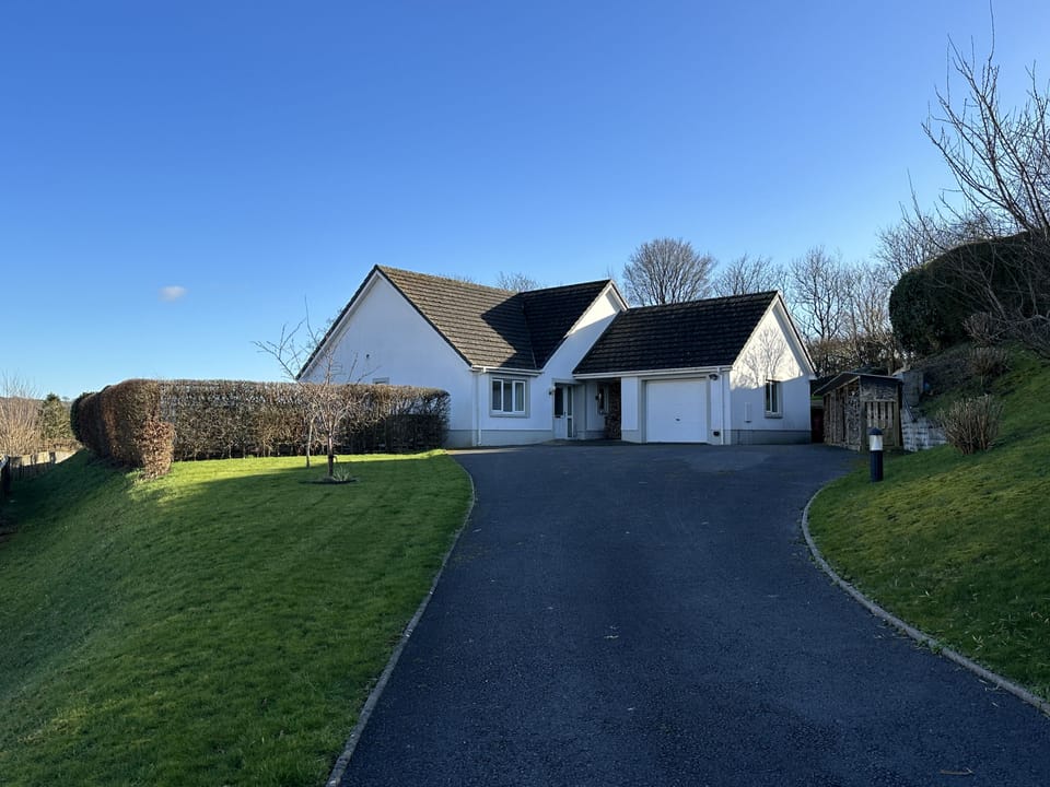 entrance driveway
