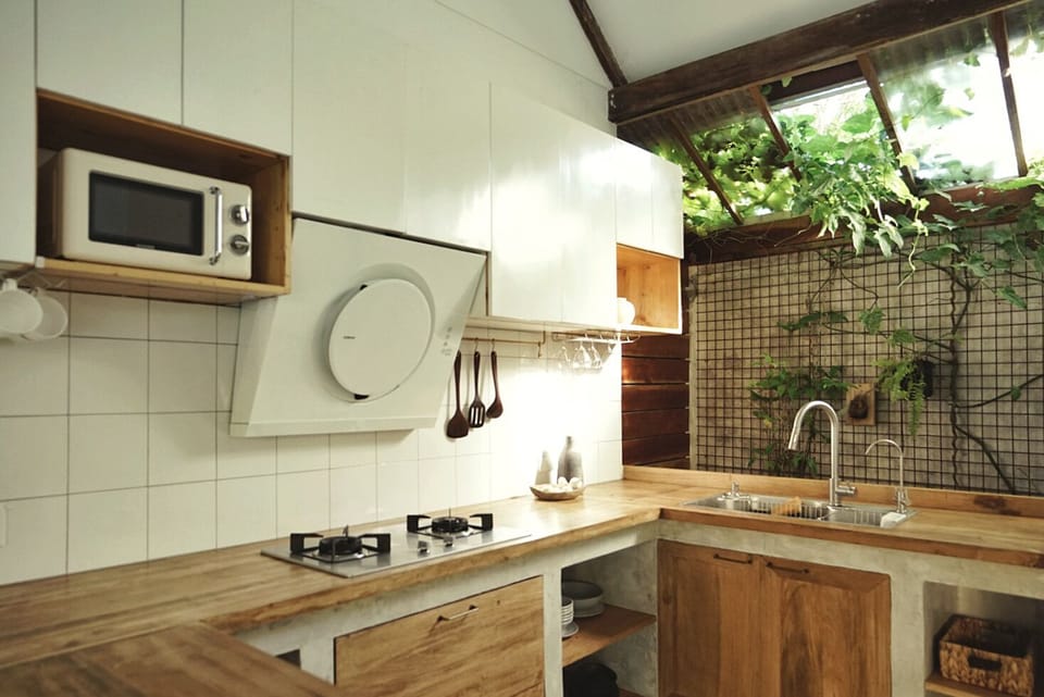 Full kitchen for family cooking
