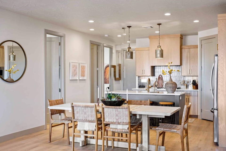 Kitchen/Dining Area