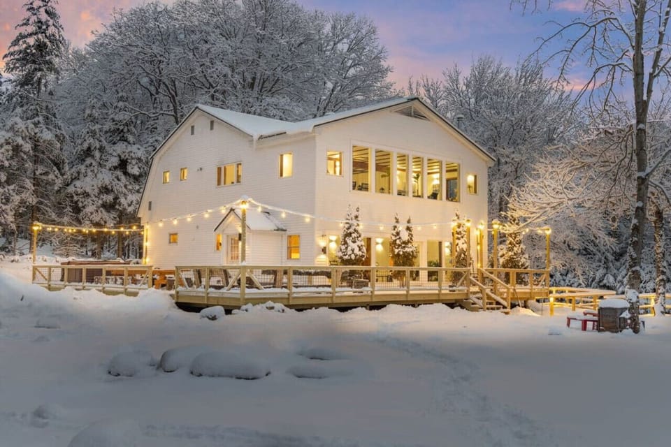 Cozy chalet nestled in a snowy wonderland. Unwind by the fire after a day of skiing!