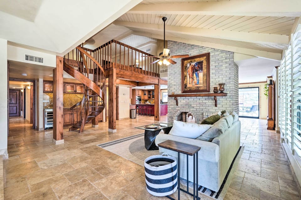 Living Room | Free WiFi | Smart TV