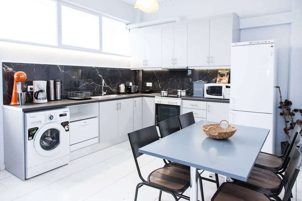 Spacious kitchen seats 6 people , fridge and freezer,electric stove, stove hood