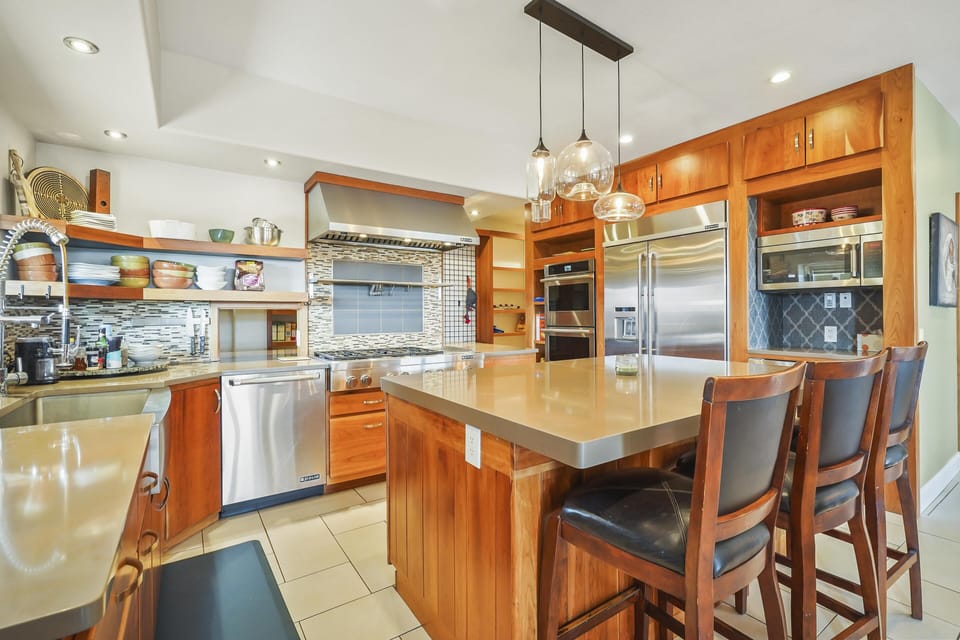 Upper chef's kitchen