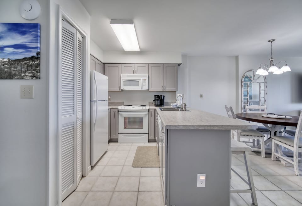 Plantation Palms 6310 2 bedroom 2 bathrooms, sleeps 9. Managed by Island Rentals