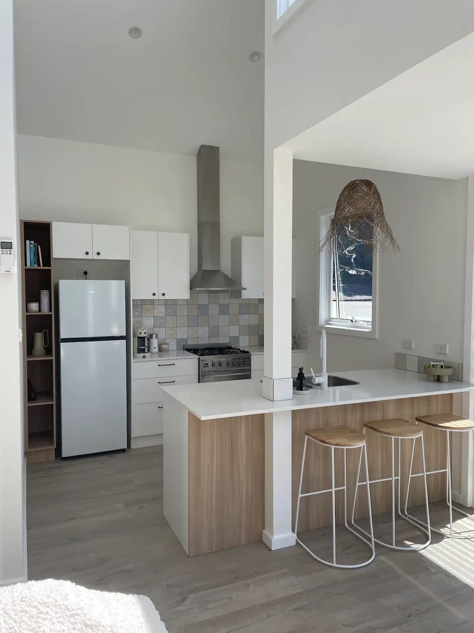 Kitchen with breakfast bar 