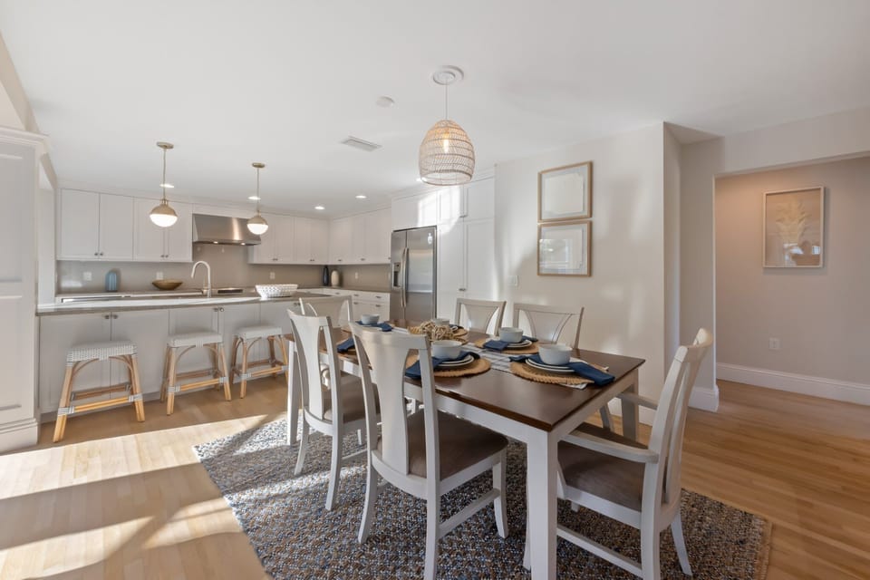 Dining room table with seating for 6