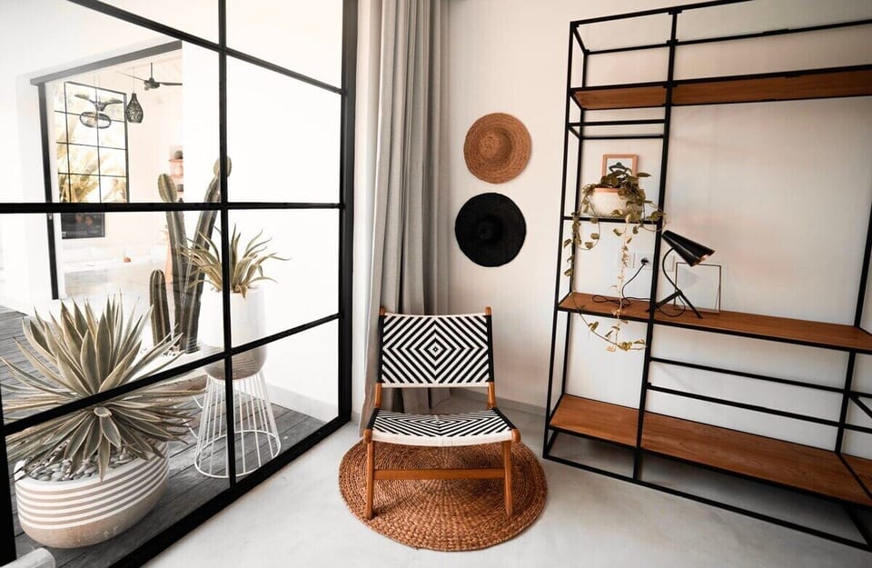 Reading nook in the poolside king bedroom