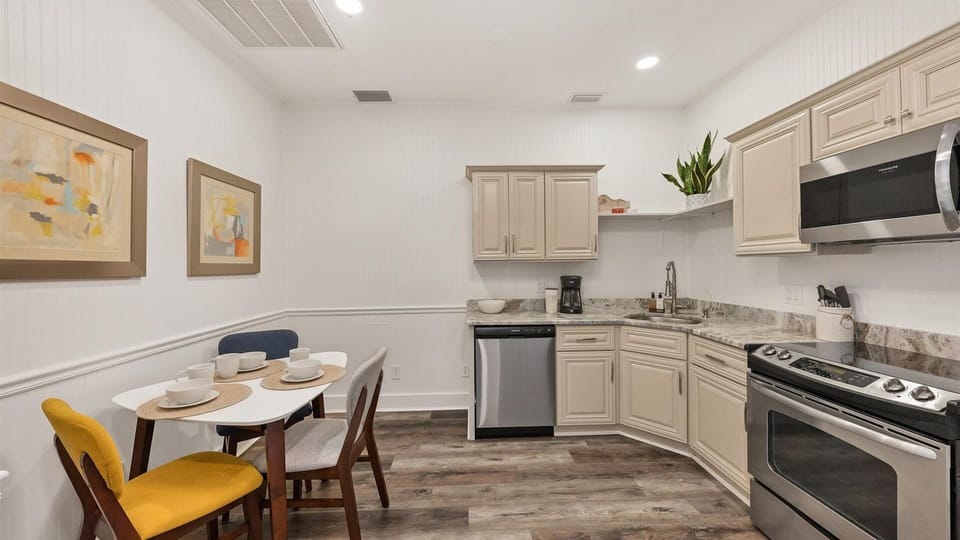 Full kitchen with dining table