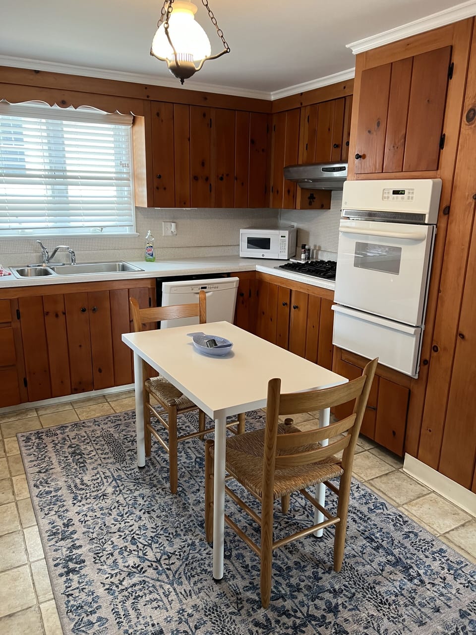 Classic kitchen- fully stocked