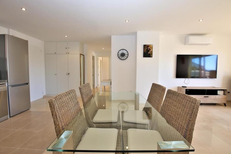 Modern dining area for four guests 