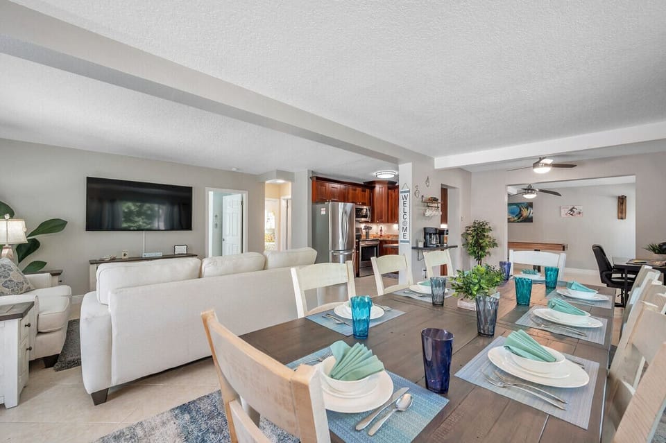 Dining area to enjoy your family meals!