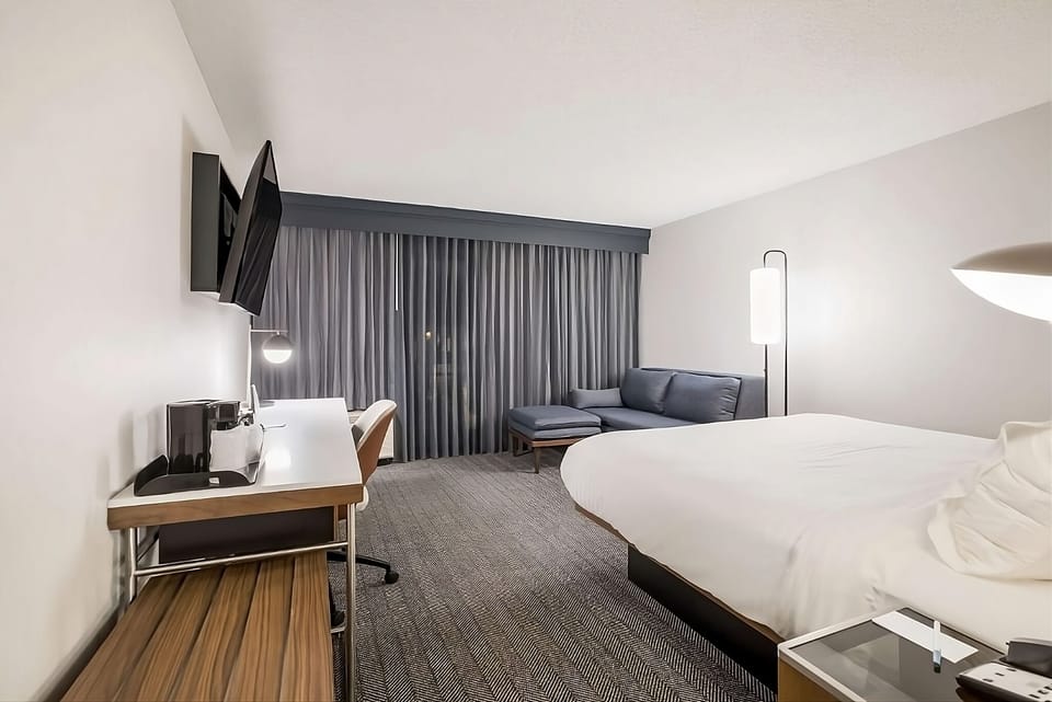 Comfortable Unit w/ 1 King size bed and sofa