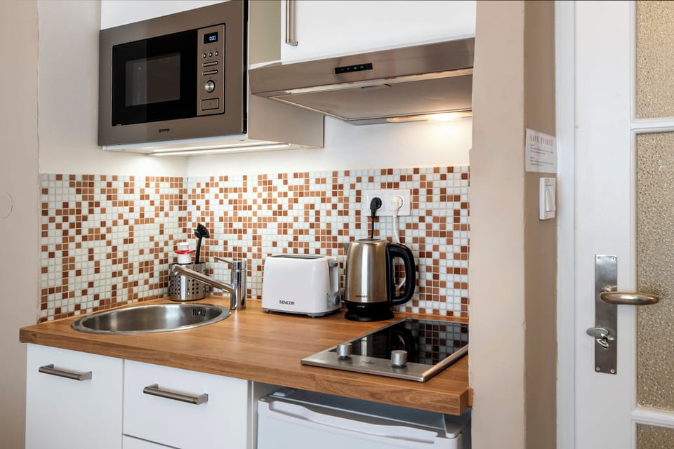 Kitchenette in living bedroom