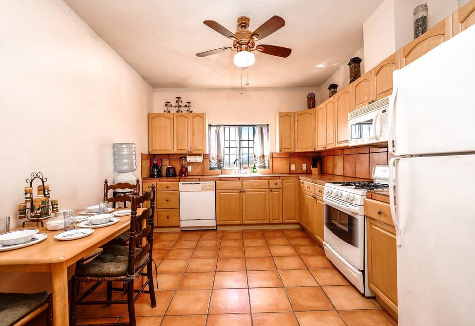 Casa Pistola in Las Palmas San Felipe, BC. Rental Home - kitchen and diner area
