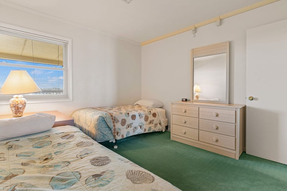 2 Twin Bedroom