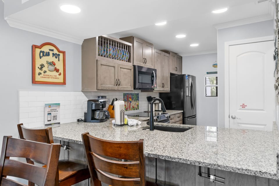 Kitchen with Breakfast Bar